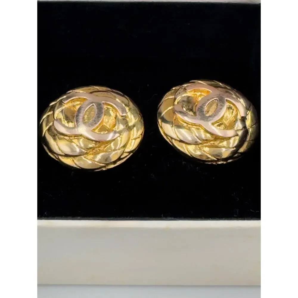 Authentic Vintage CHANEL 97P Quilted CC Logo Round Clip On Earrings Gold Plated